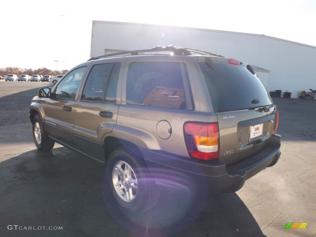 2004 Grand Cherokee Laredo - Light Khaki Metallic / Taupe photo #5