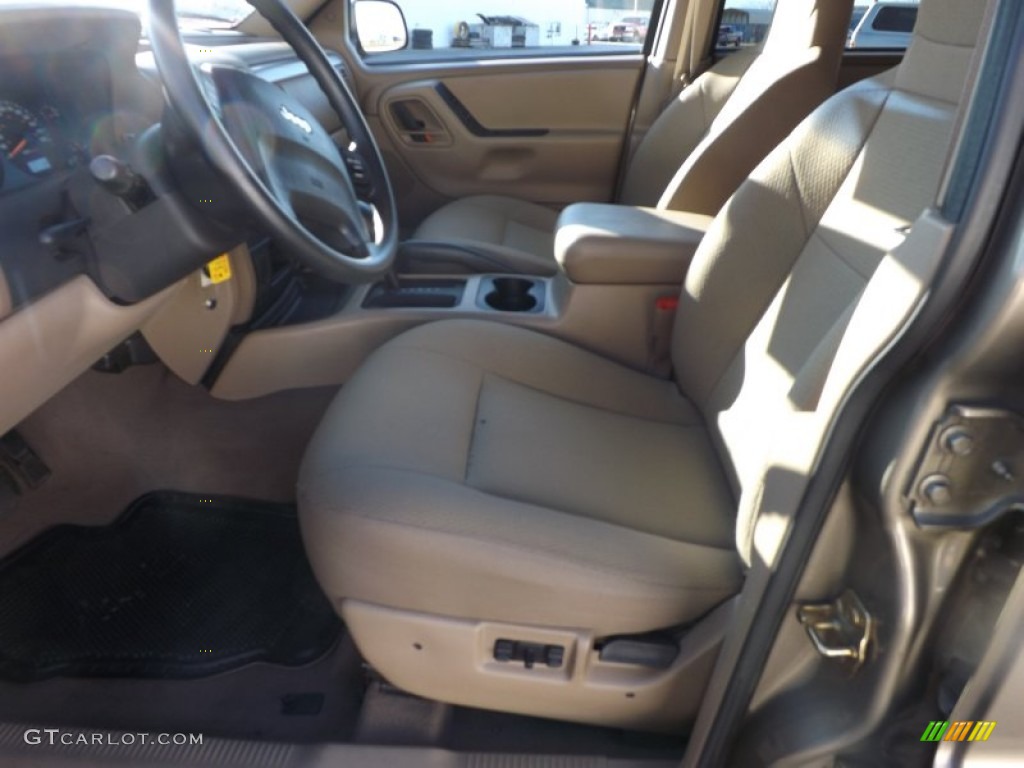 2004 Grand Cherokee Laredo - Light Khaki Metallic / Taupe photo #11