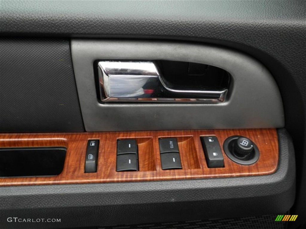 2007 Ford Expedition EL Eddie Bauer Controls Photo #73900925