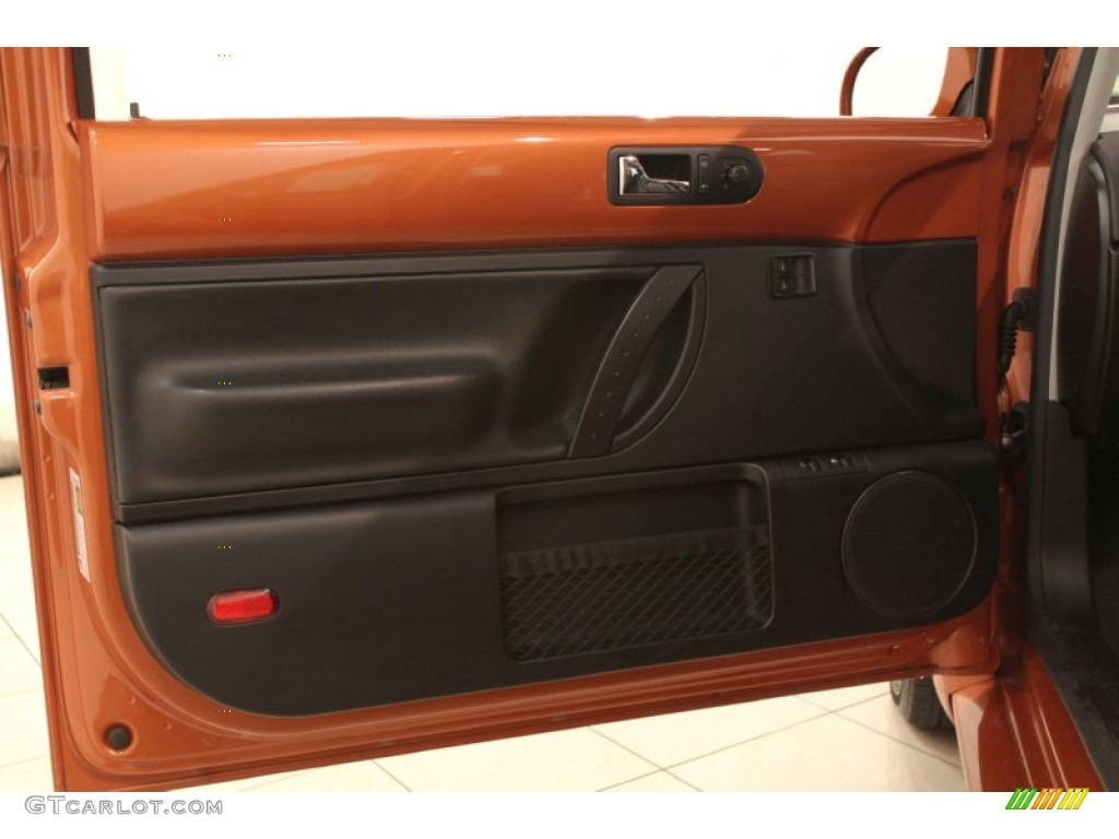 2010 Volkswagen New Beetle Red Rock Edition Coupe Black Door Panel Photo #73906507