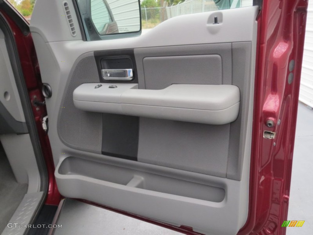 2005 Ford F150 XLT SuperCrew Medium Flint Grey Door Panel Photo #73908821