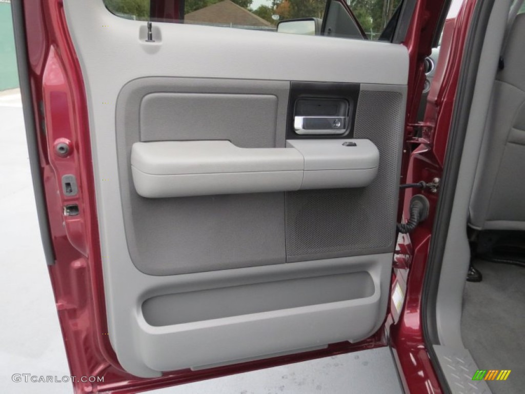 2005 Ford F150 XLT SuperCrew Medium Flint Grey Door Panel Photo #73908854