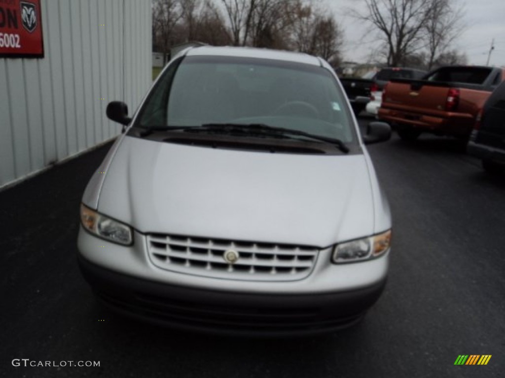 2000 Voyager SE - Bright Silver Metallic / Mist Gray photo #2