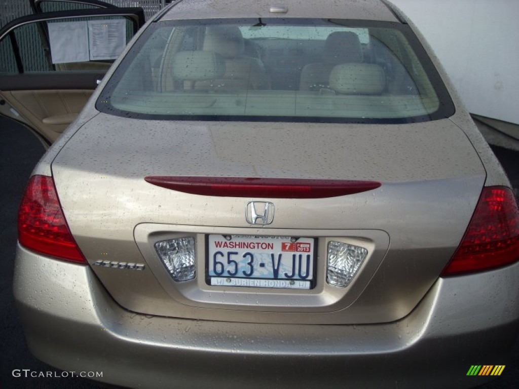 2006 Accord EX-L Sedan - Desert Mist Metallic / Ivory photo #23