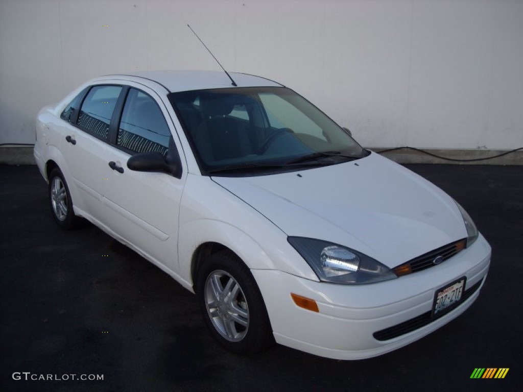 2004 Focus SE Sedan - Cloud 9 White / Medium Graphite photo #2