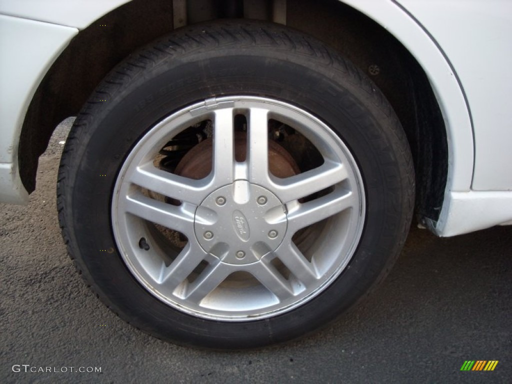 2004 Focus SE Sedan - Cloud 9 White / Medium Graphite photo #7