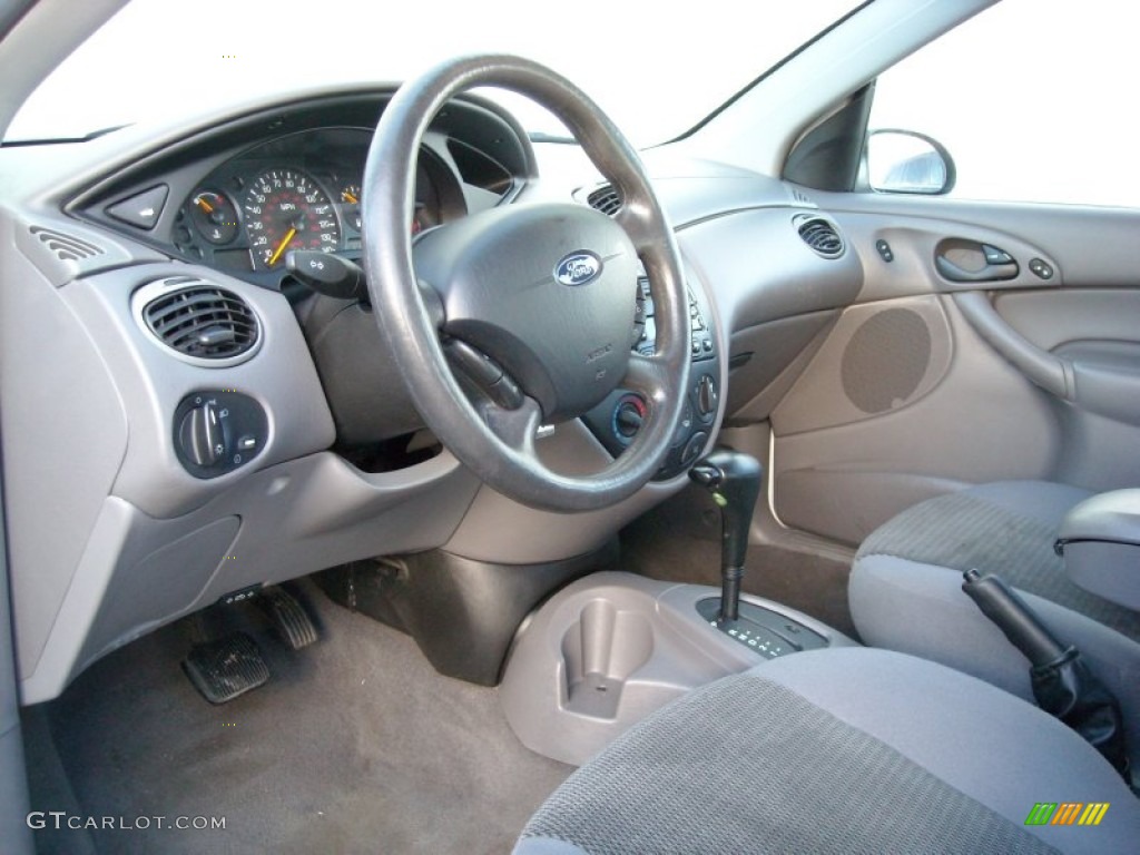 2004 Focus SE Sedan - Cloud 9 White / Medium Graphite photo #13