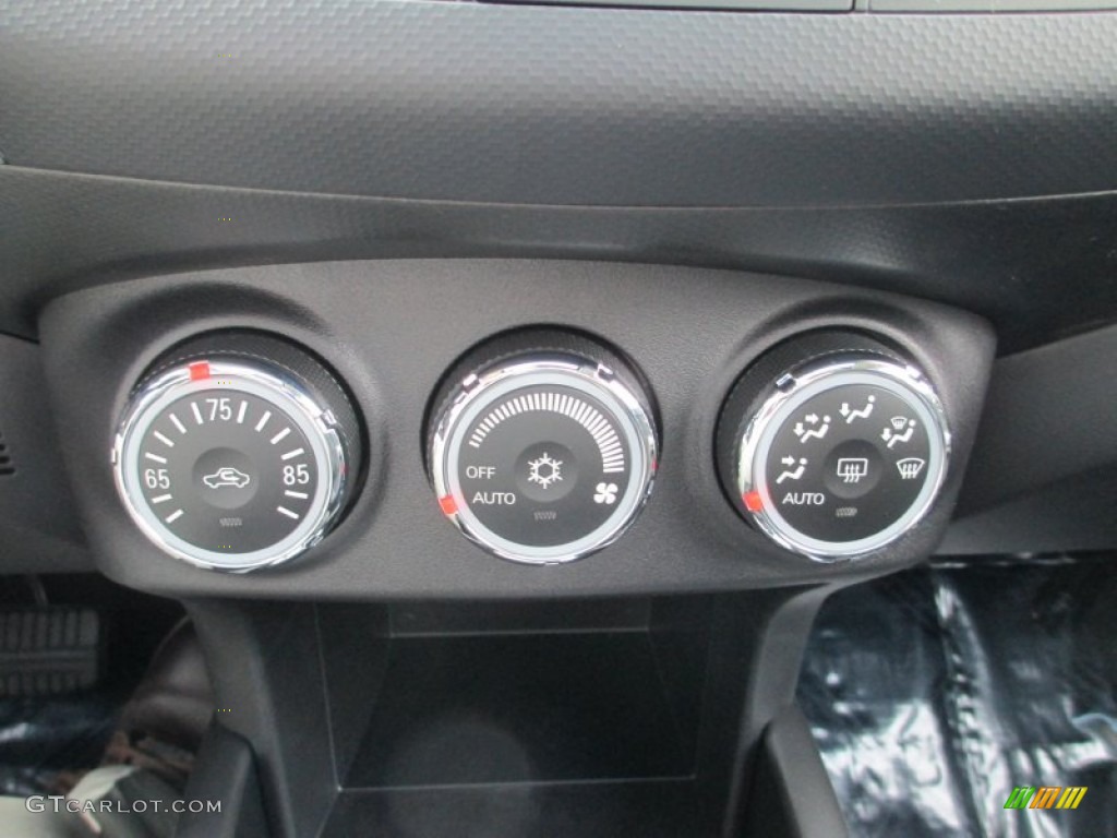 2013 Mitsubishi Outlander SE AWD Controls Photo #73912766