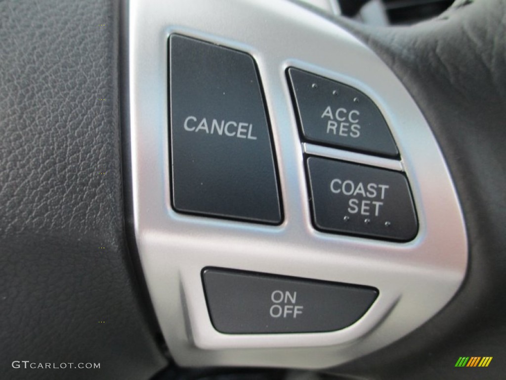 2013 Mitsubishi Outlander SE AWD Controls Photo #73912808