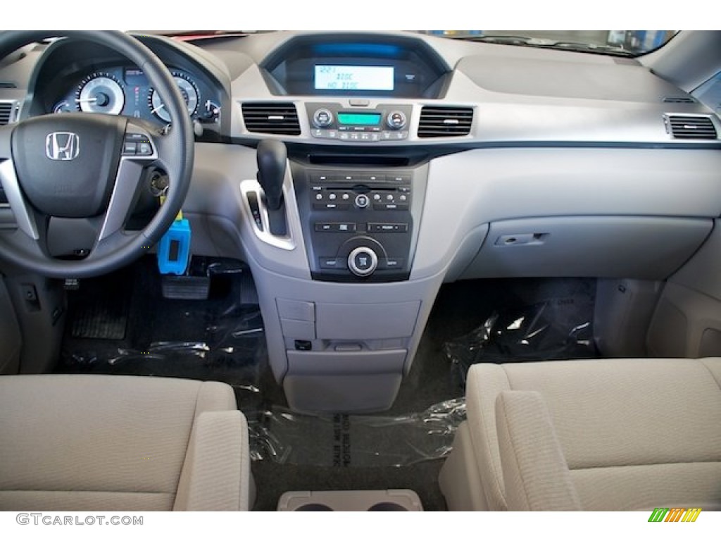 2013 Honda Odyssey LX Dashboard Photos