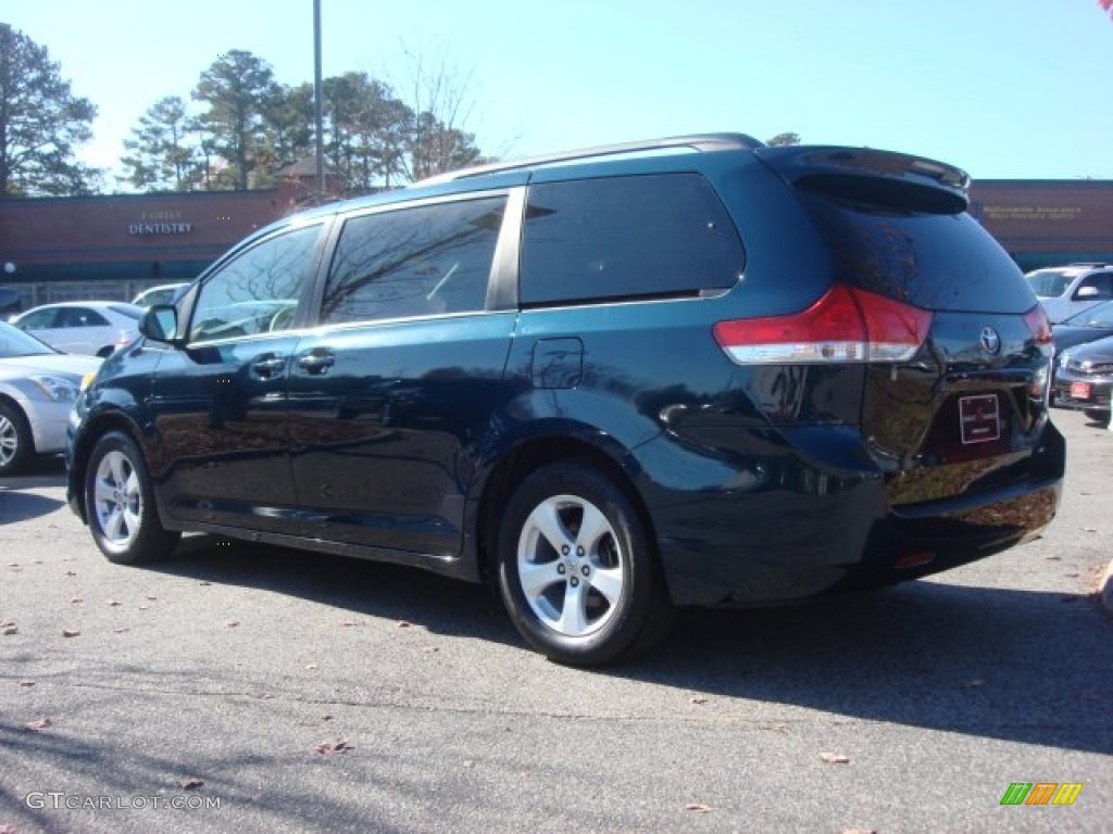 2011 Sienna LE - South Pacific Blue Pearl / Light Gray photo #5