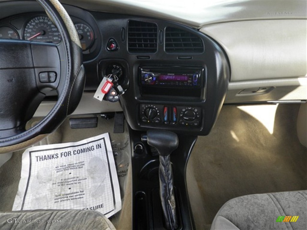 2005 Monte Carlo LS - Sandstone Metallic / Neutral photo #31