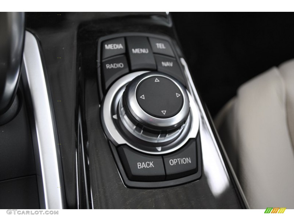 2013 BMW 5 Series 528i Sedan Controls Photo #73938575