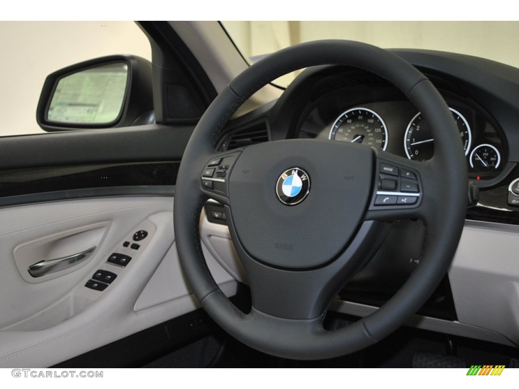 2013 BMW 5 Series 528i Sedan Oyster/Black Steering Wheel Photo #73938719