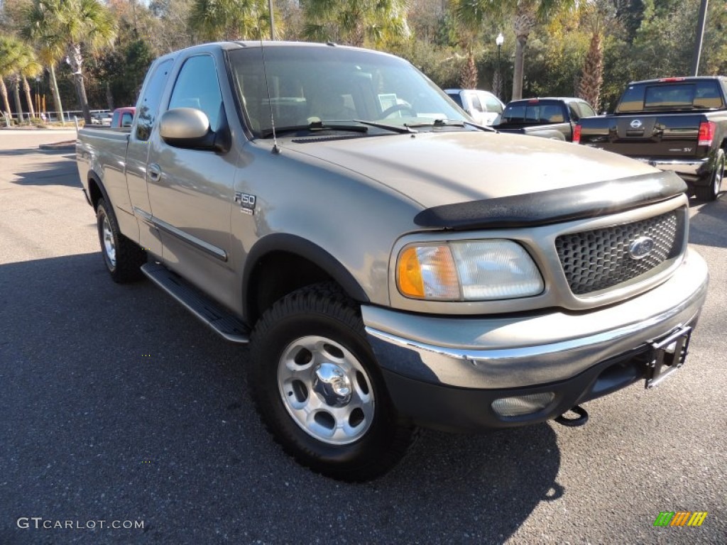 2001 F150 XLT SuperCab 4x4 - Arizona Beige Metallic / Medium Parchment photo #1