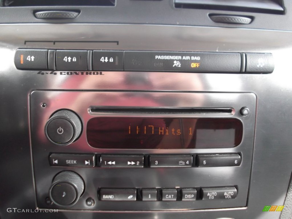 2010 Hummer H3 Standard H3 Model Controls Photo #73942079