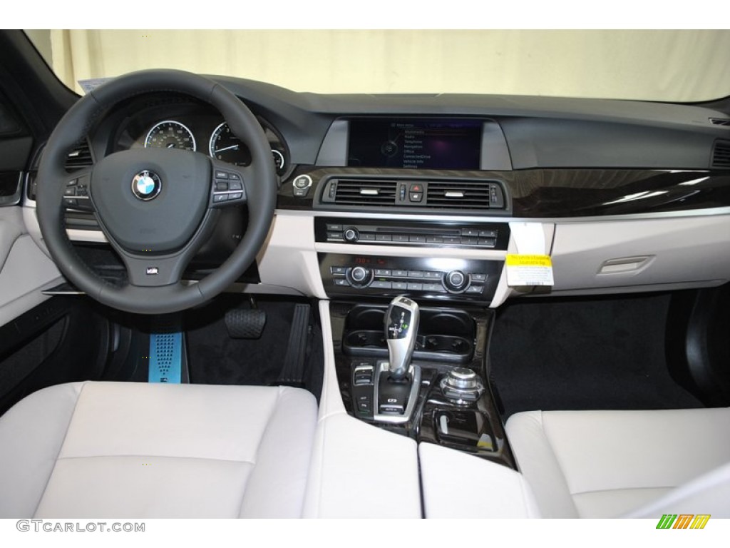 2013 BMW 5 Series 535i Sedan Oyster/Black Dashboard Photo #73942393