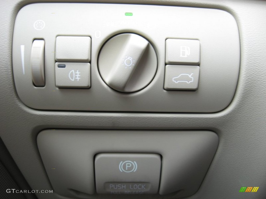 2013 Volvo S60 T6 AWD Controls Photo #73946364