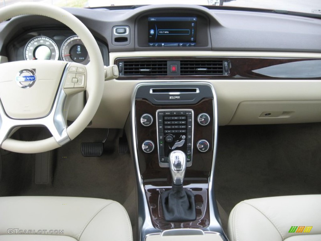 2013 Volvo XC70 T6 AWD Dashboard Photos