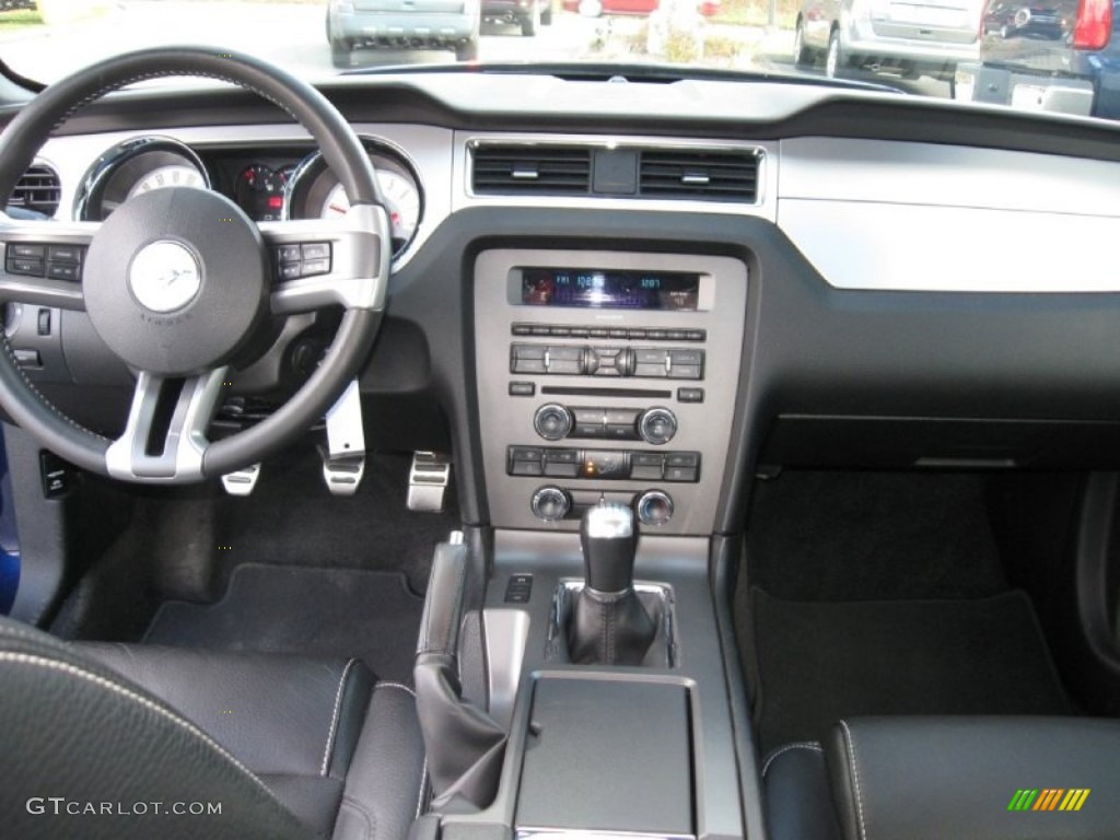 2011 Ford Mustang GT Premium Coupe Charcoal Black Dashboard Photo #73949765