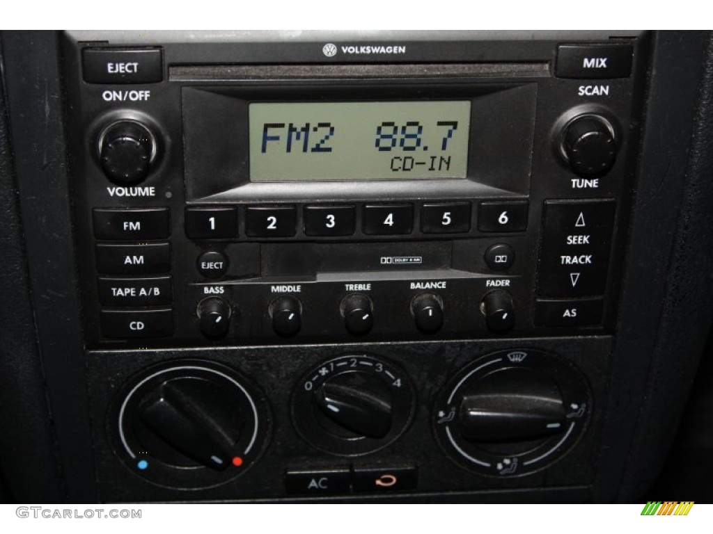 2003 Volkswagen Golf GLS 4 Door Audio System Photos