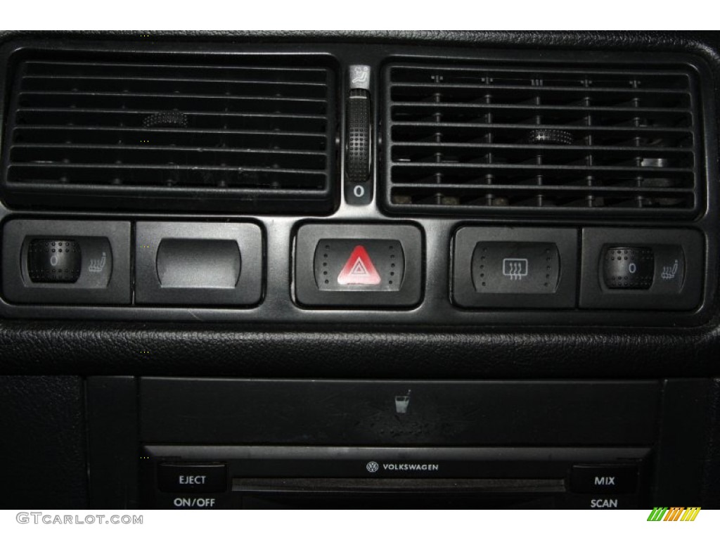 2003 Volkswagen Golf GLS 4 Door Controls Photos