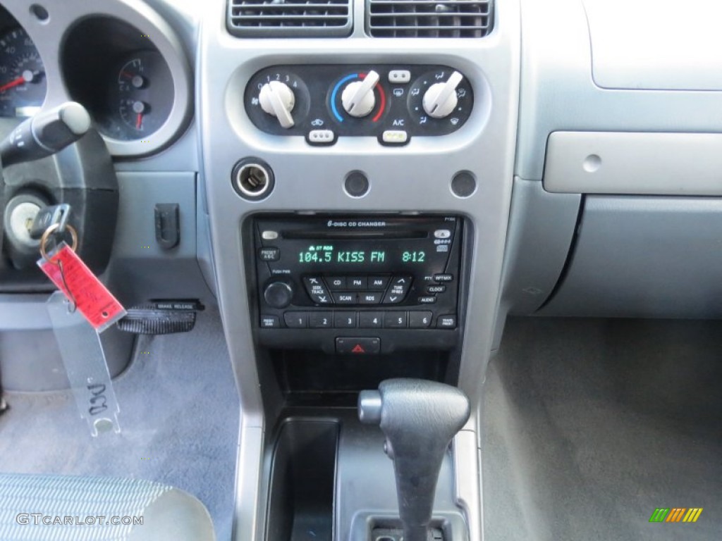 2002 Nissan Xterra SE V6 Controls Photo #73954847