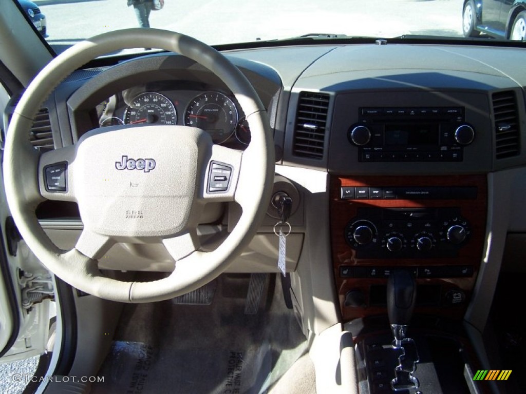 2007 Grand Cherokee Limited - Stone White / Dark Khaki/Light Graystone photo #19