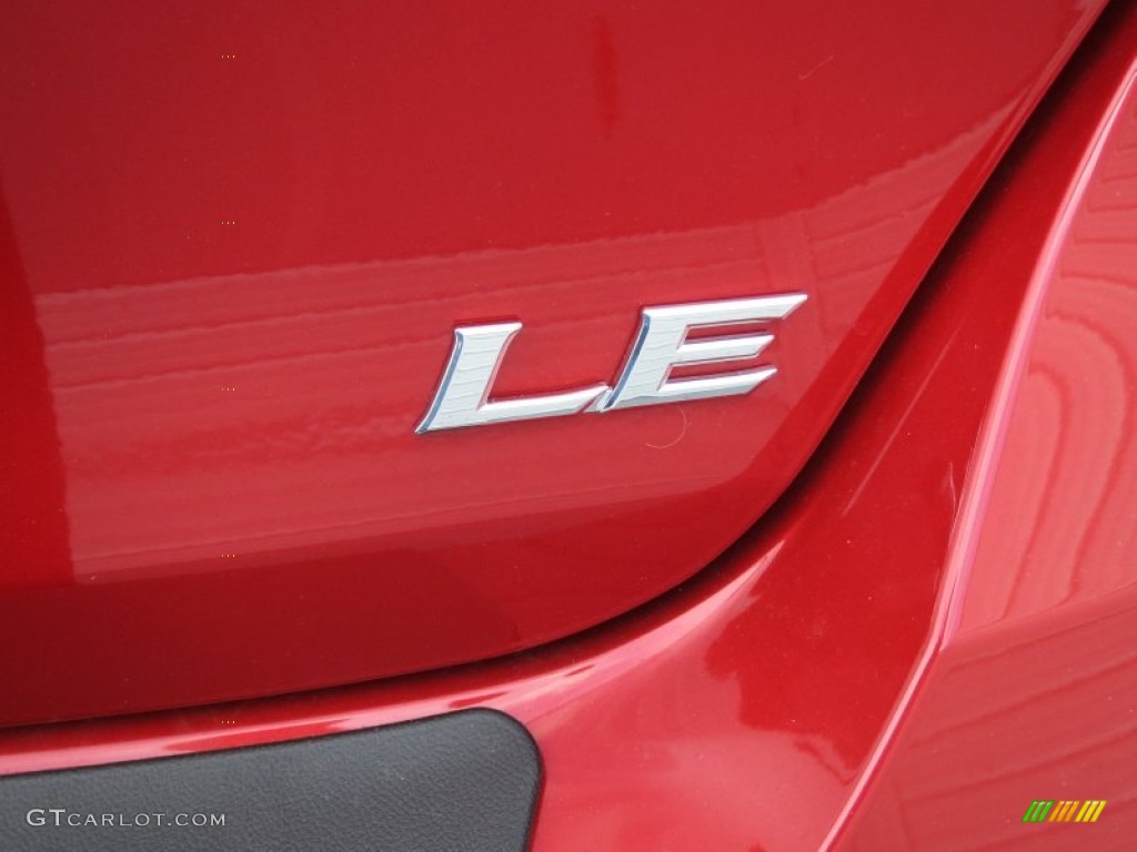 2013 Toyota Venza LE Marks and Logos Photos