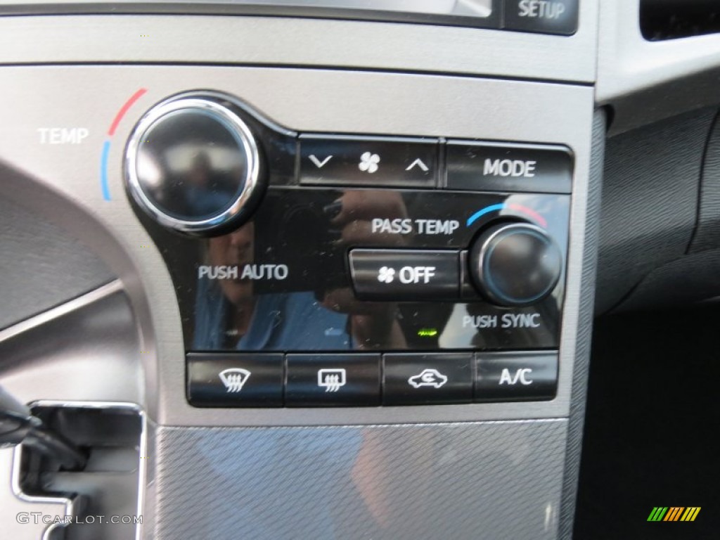 2013 Toyota Venza LE Controls Photo #73959889