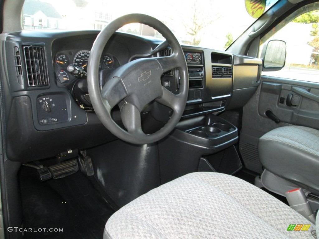 Medium Dark Pewter Interior 2004 Chevrolet Express 1500 Cargo Van Photo #73960552
