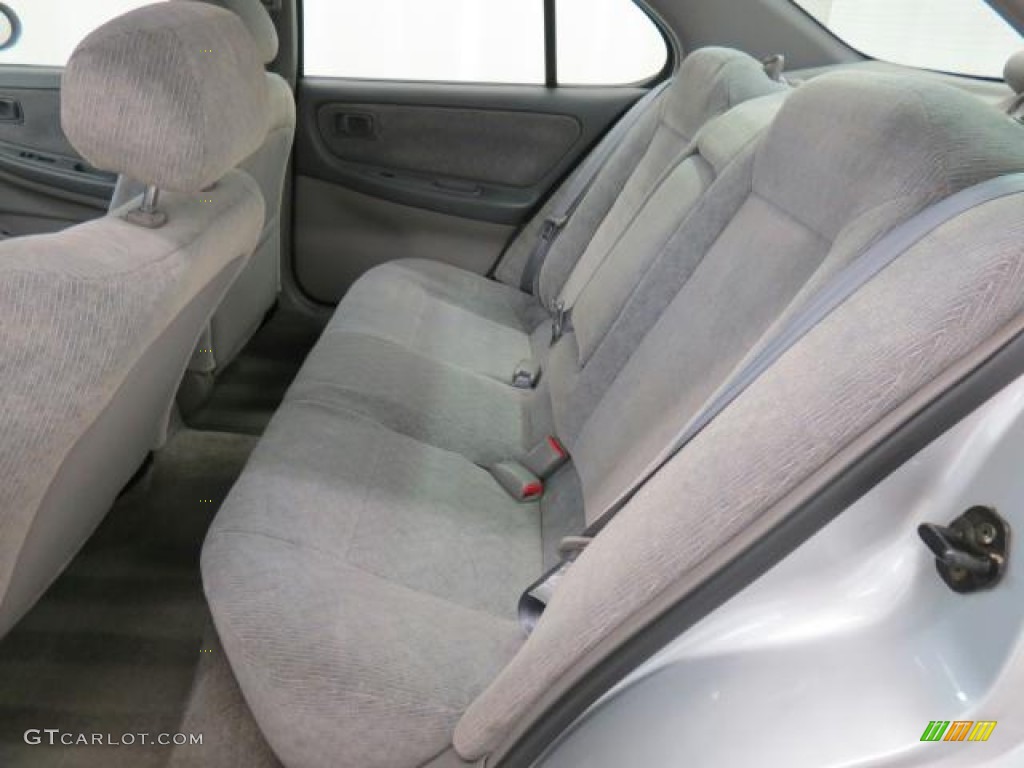 2000 Nissan Altima GXE Rear Seat Photos