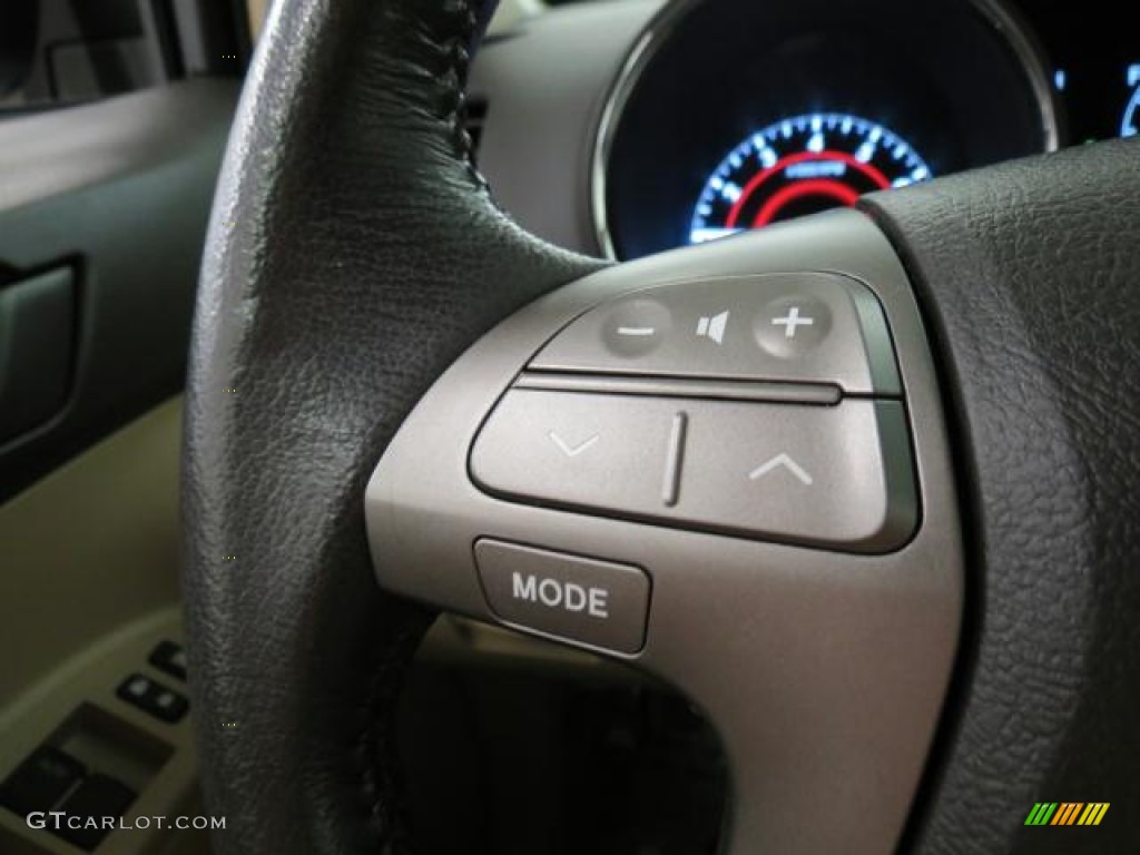 2010 Highlander V6 - Black / Sand Beige photo #18