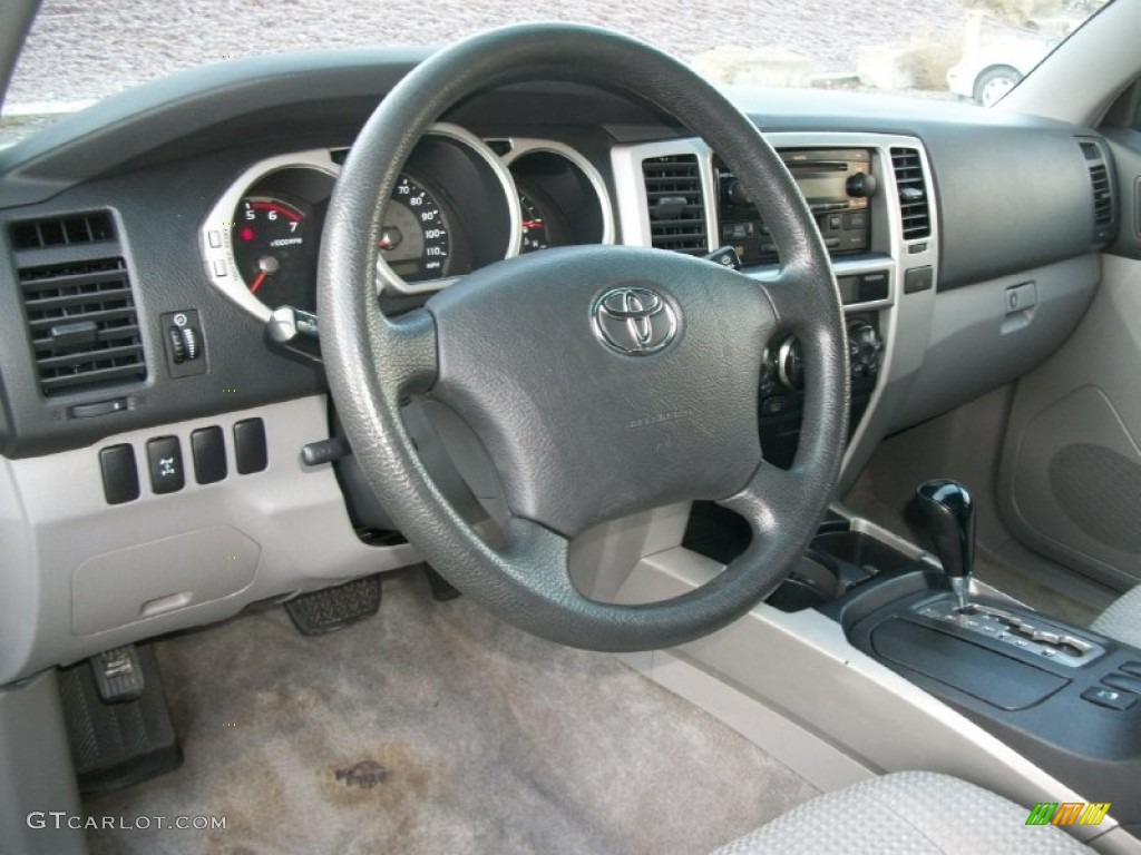 2004 Toyota 4Runner SR5 4x4 Dashboard Photos