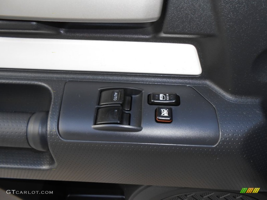2010 Toyota FJ Cruiser 4WD Controls Photo #73964489