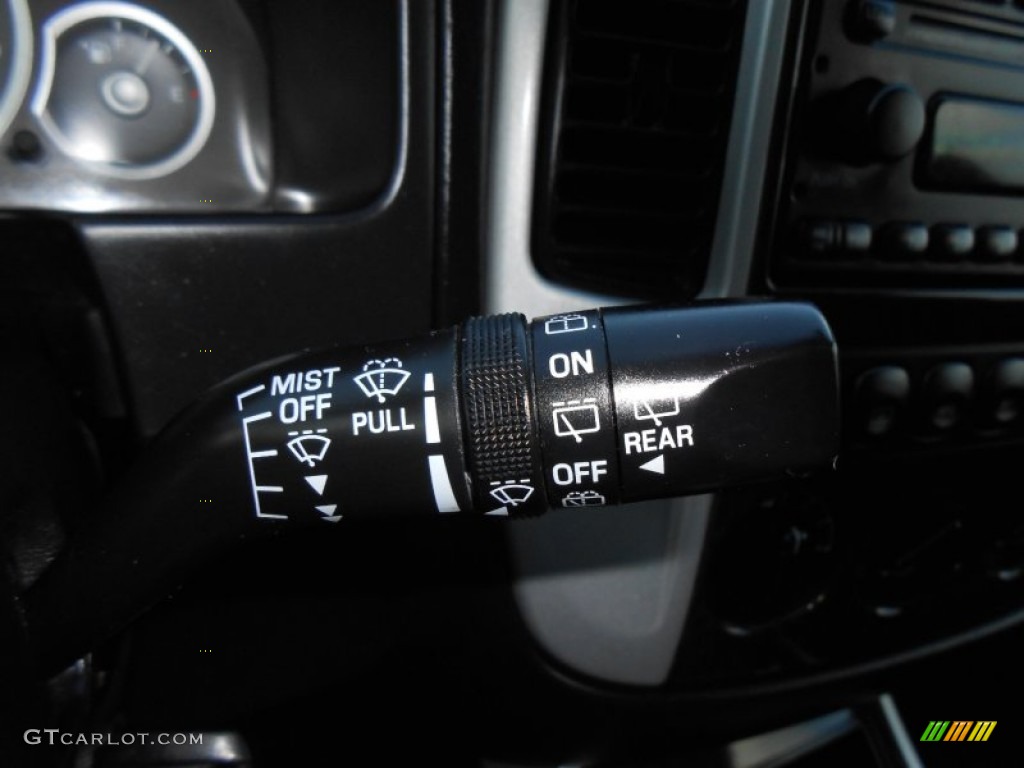 2005 Mercury Mariner V6 Premier Controls Photo #73965647