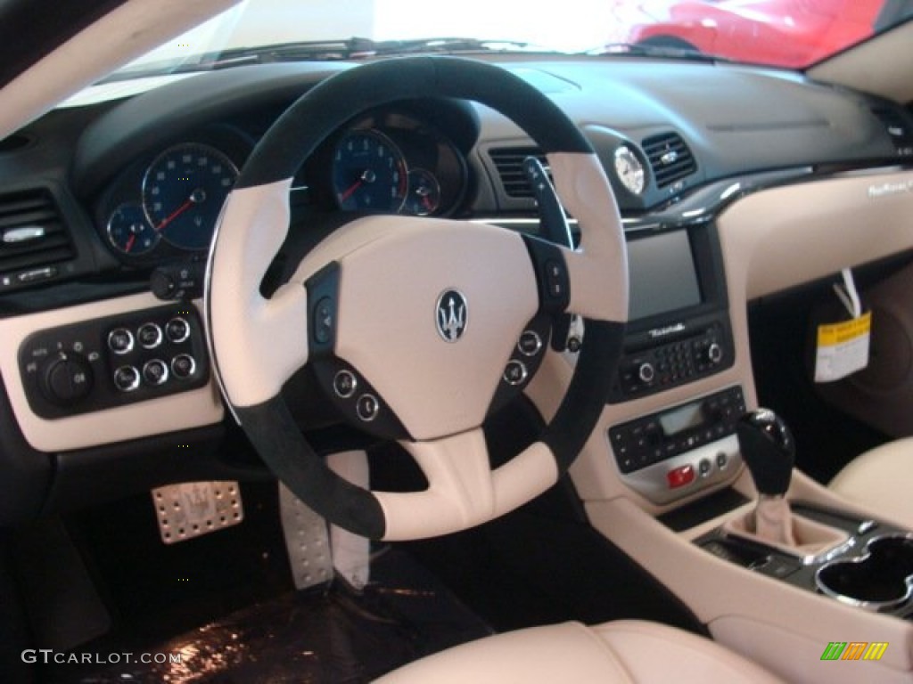 Pearl Beige Interior 2013 Maserati GranTurismo Sport Coupe Photo #73965910