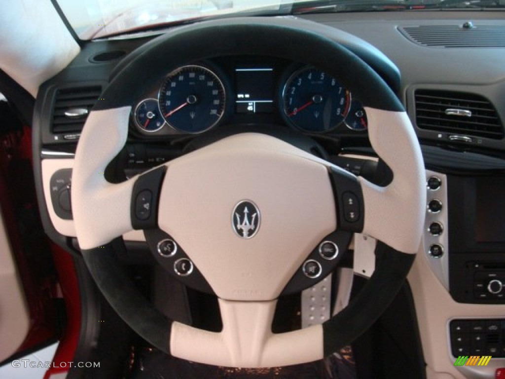 2013 Maserati GranTurismo Sport Coupe Pearl Beige Steering Wheel Photo #73965974
