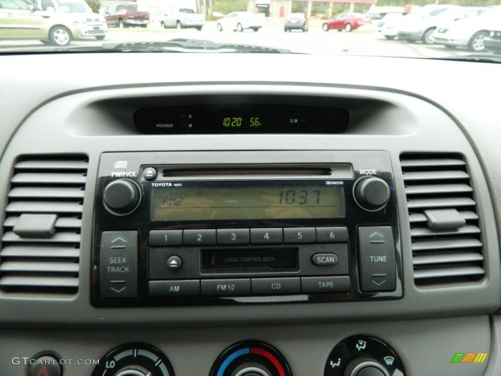 2002 Toyota Camry LE Audio System Photo #73967612