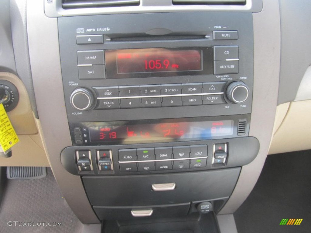 2009 Kia Borrego EX V6 4x4 Controls Photo #73970690
