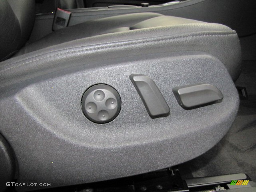 2004 Audi A4 3.0 quattro Sedan Controls Photo #73976327
