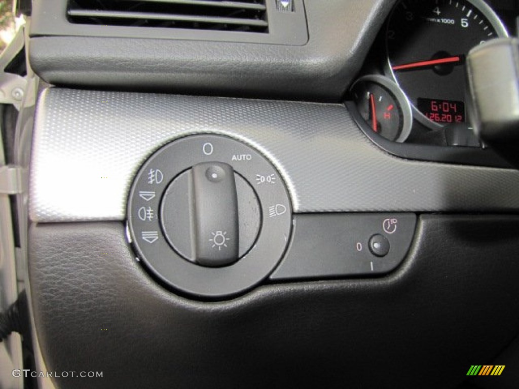 2004 Audi A4 3.0 quattro Sedan Controls Photo #73976444