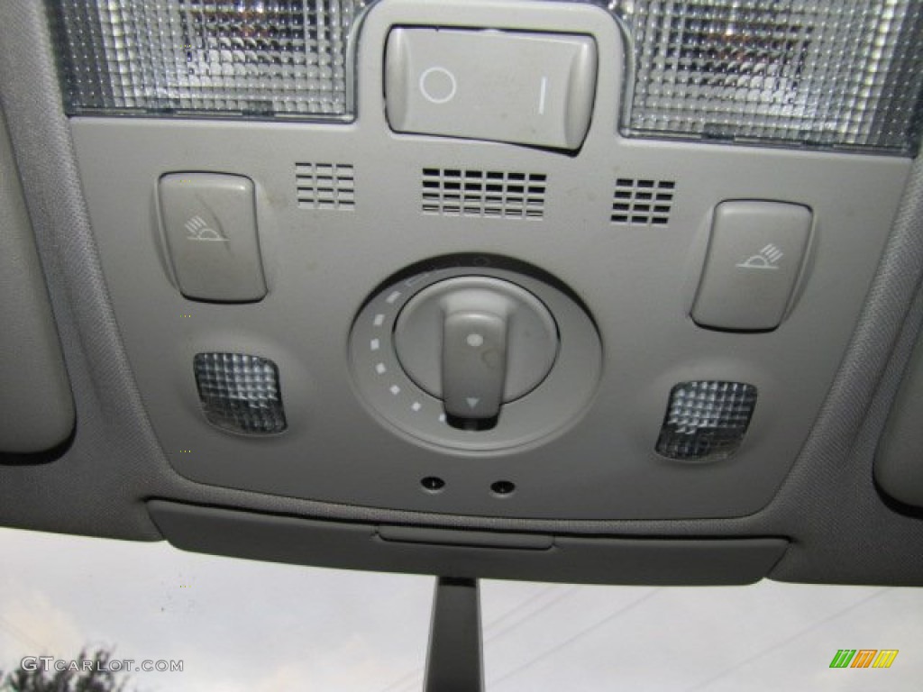 2004 Audi A4 3.0 quattro Sedan Controls Photos
