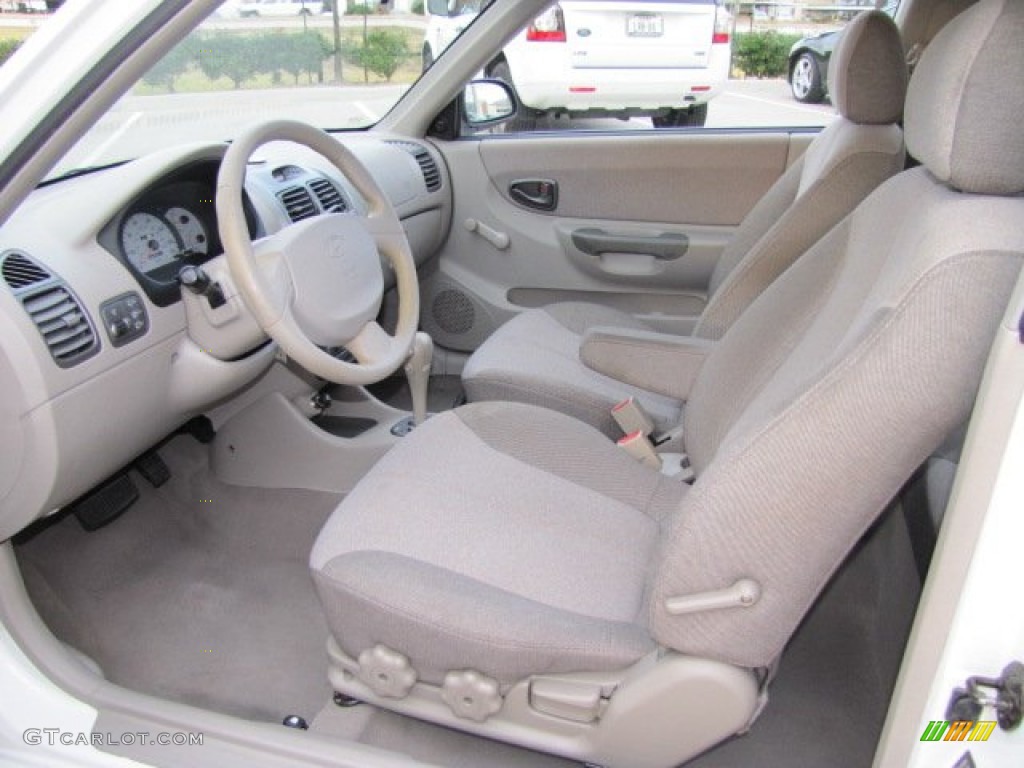 2001 Accent GS Coupe - Noble White / Beige photo #2
