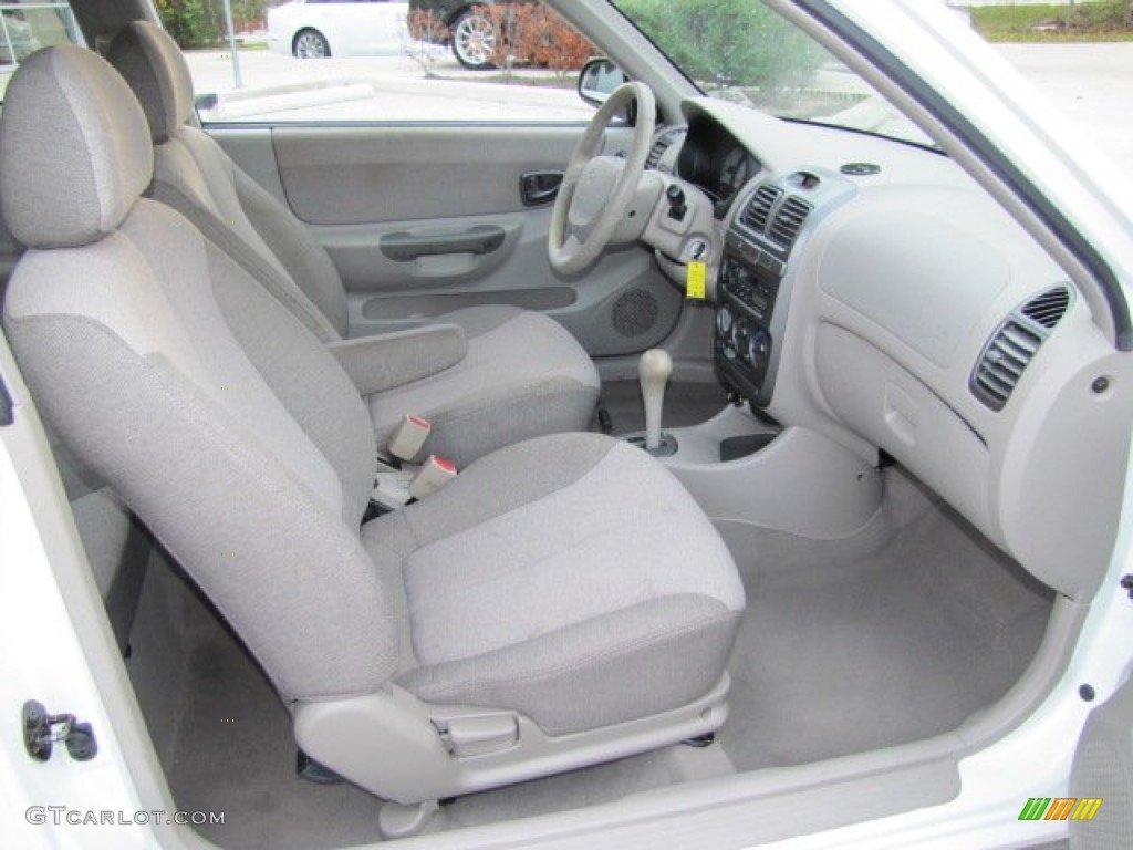 2001 Hyundai Accent GS Coupe Front Seat Photos