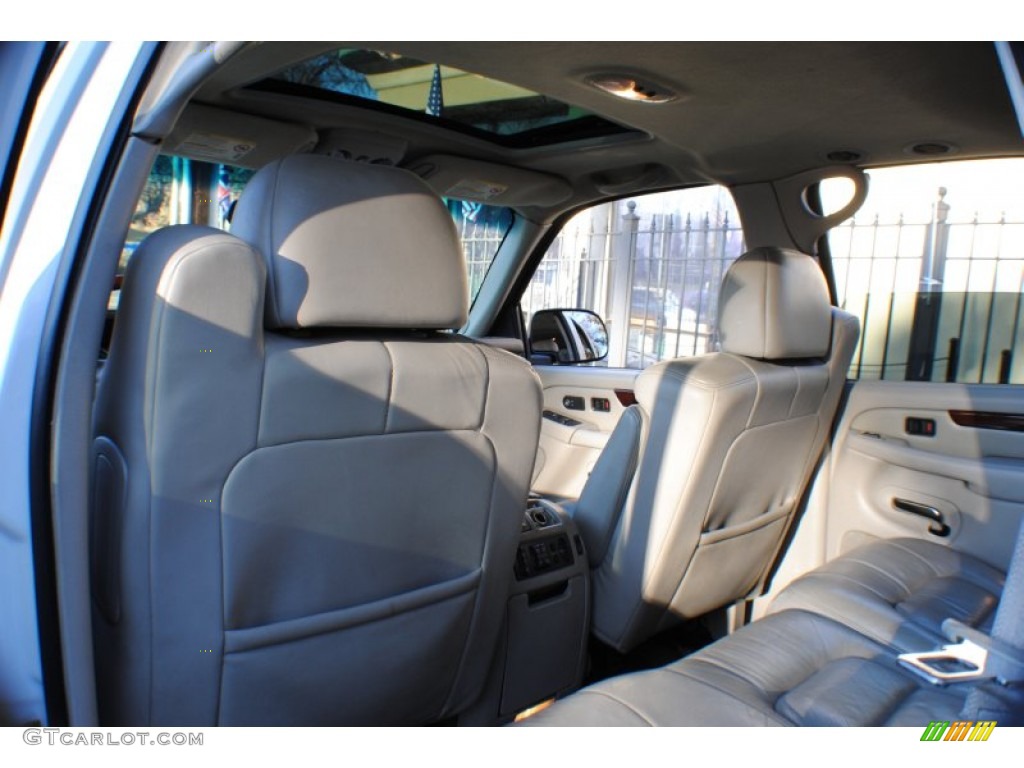 2002 Escalade AWD - Aspen White / Shale photo #17