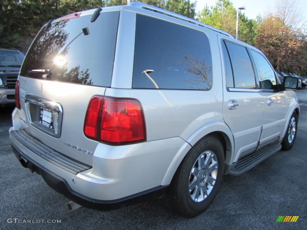 Silver Birch Metallic 2003 Lincoln Navigator Luxury Exterior Photo #73987256
