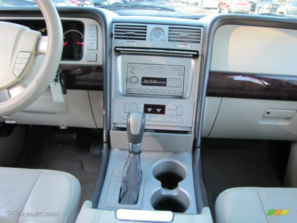 2003 Lincoln Navigator Luxury Controls Photo #73987286