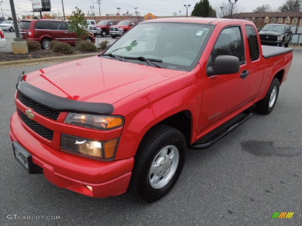 2004 Colorado LS Extended Cab - Victory Red / Very Dark Pewter photo #1