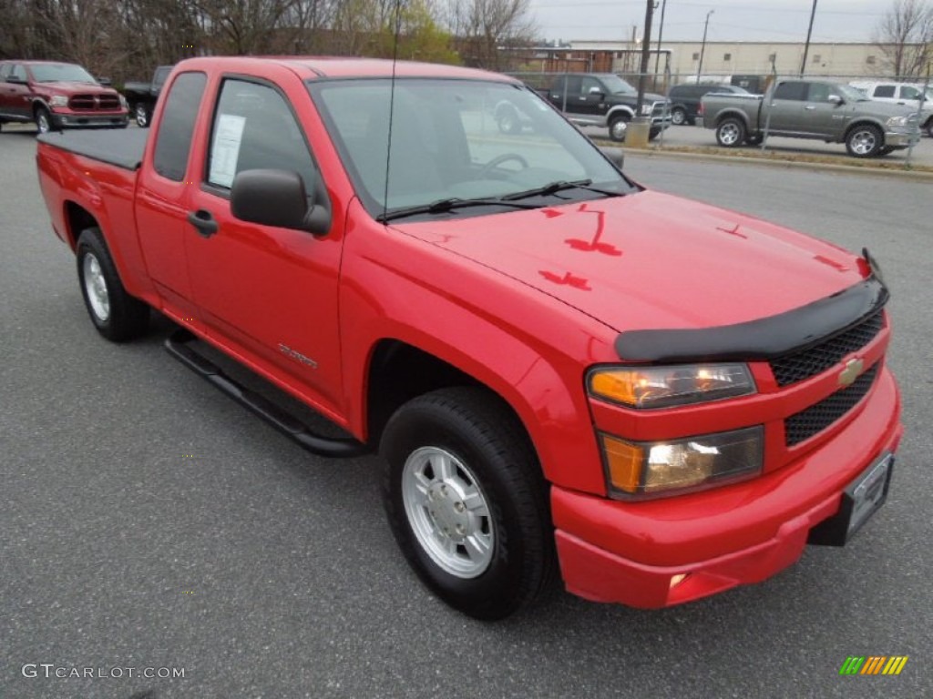 2004 Colorado LS Extended Cab - Victory Red / Very Dark Pewter photo #2